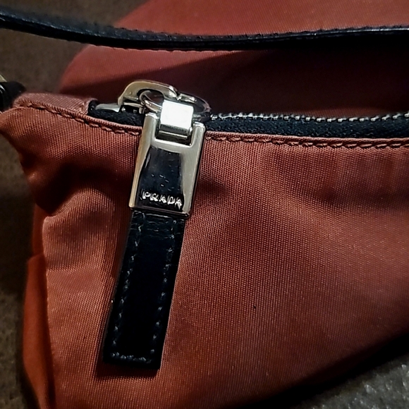 🎁Vintage PRADA Tessuto Burgundy Handbag🎁 - Picture 7 of 8